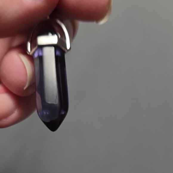 Elegant Black Pendant Necklace - Picture 3 of 3